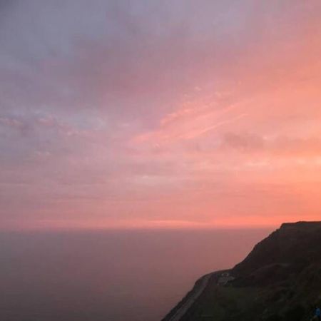 Denelea - Stunning Sea Views! Apartment Скарбъро Екстериор снимка