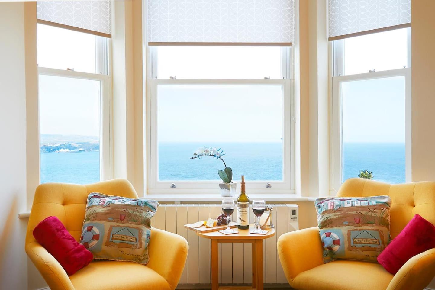 Denelea - Stunning Sea Views! Apartment Скарбъро Екстериор снимка